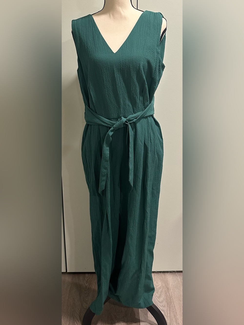 CALVIN KLEIN Size 4 Women Green Wide-Leg V-Neck Sleeveless Jumpsuit w/ Tie Waist